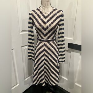 BCBG MAX AZRIA KRISTINA DRESS LONG SLEEV FIT & FLARE NAVY AND IVORY ZIP BACK